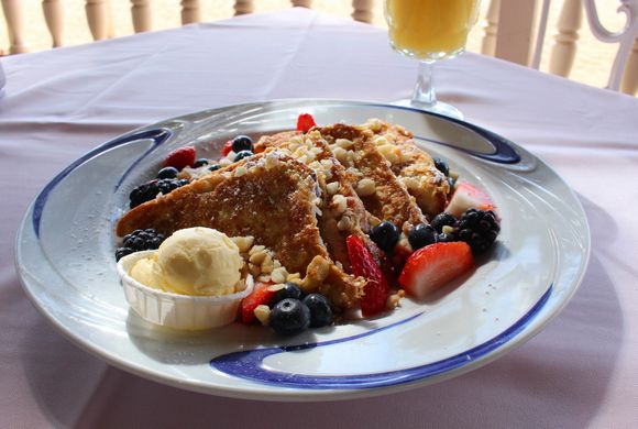 ニューオータニ・カイマナビーチ・ホテルにある人気レトラン、ハウツリーラナイの絶品フレンチトースト
