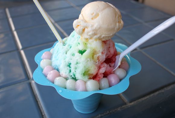 ロコと日本女子が、ハワイのココマリーナセンターで見つけたスイーツ、シェイブアイスとアイスクリームを紹介します