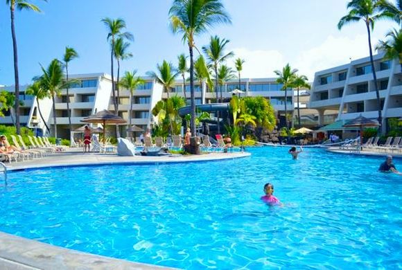 プールが人気の、ハワイ島コナにあるホテル、シェラトン・コナ・リゾート＆スパ・アット・ケアウホウ・ベイ