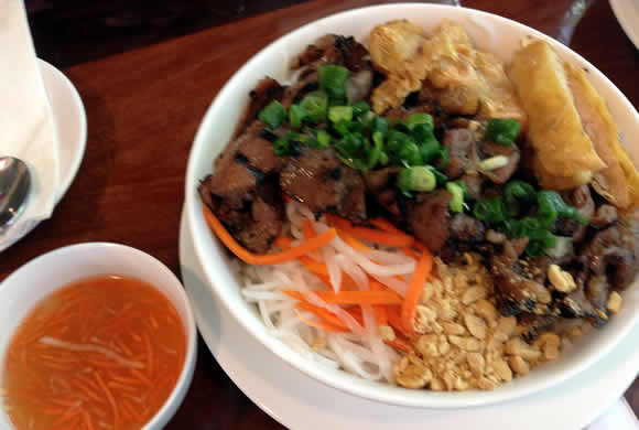 アラモアナ近辺でベトナム料理が食べたくなったら