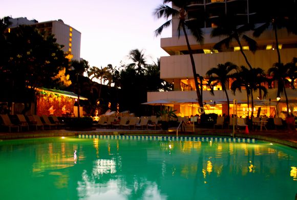 ハワイの人気ホテル、プリンセス・カイウラニのプールサイドにあるビュッフェレストラン、ピカケ・テラス