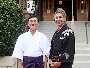 ハワイ出雲大社の天野大也宮司とダズさん