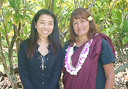 野崎彩子とハワイアンの伝統継承者、カイミロア･ダハン