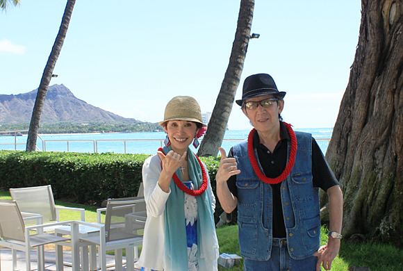 ハワイを訪問中のR246うつみ宮土理さんと古賀義弥さん