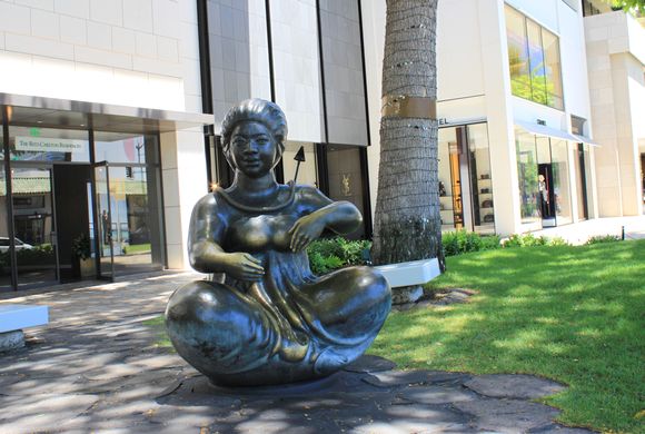 ハワイの彫刻家で日系のシゲ・ヤマダさん