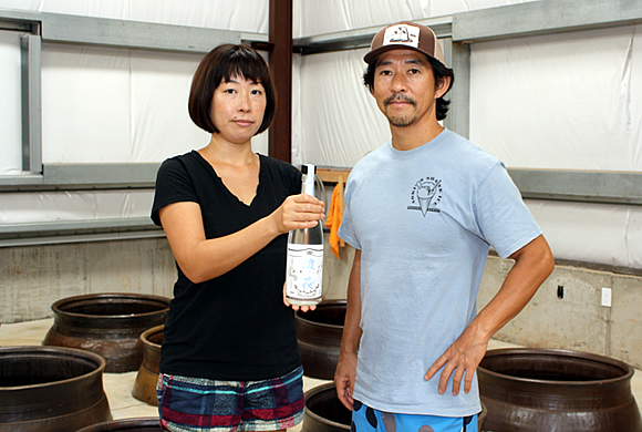 ハワイ産焼酎「波花」を造り上げた、平田憲さん、由味子さん