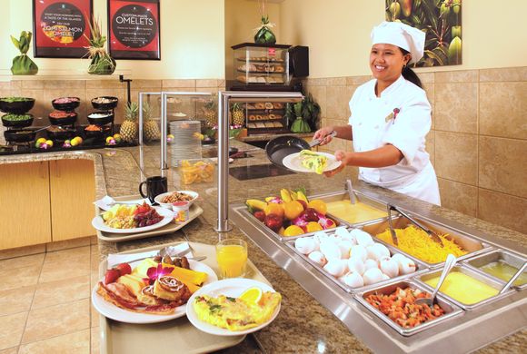 朝食が無料で付いてくるハワイの人気ホテル、エンバシー・スイーツ・バイ・ヒルトン・ワイキキ・ビーチ・ウォーク
