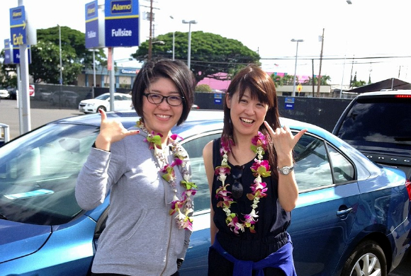 ハワイ旅行に当選した河村さんと五十嵐さん