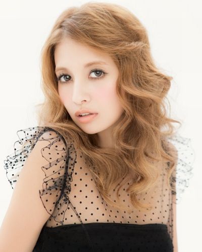 道端ジェシカ、吉川ひなの、蛯原友⾥、押切もえ、加藤夏希、Mie、⽯田ニコル、今井華ほか、人気モデルがワイキキに集合！ハワイアン・メイ!コレクション