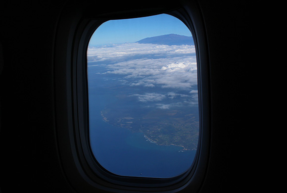 日本航空（JAL)がホノルル線就航60周年を祝いハワイ上空の遊覧飛行を行いました。