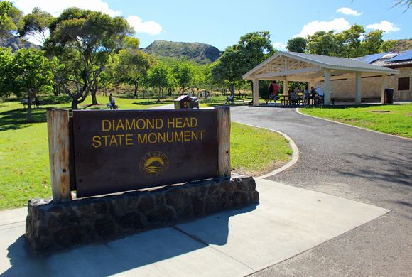 ハワイ、オアフ島の観光スポット、ダイヤモンドヘッド