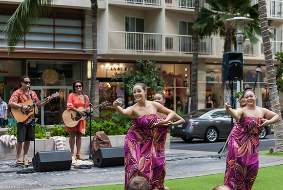 ハワイアン音楽の祭典、メレ･メイ期間中にはフラも