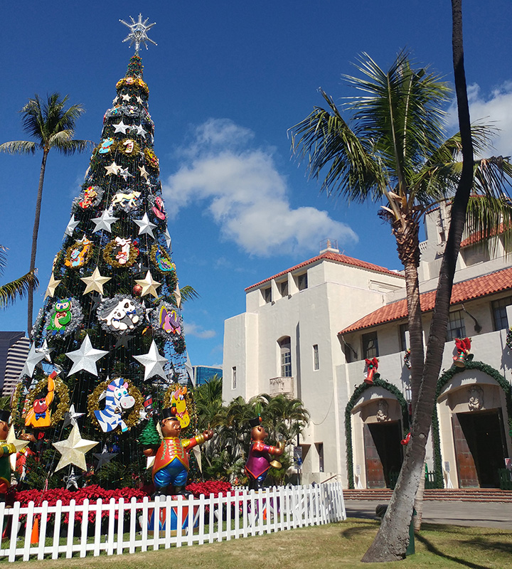 Big Christmas Tree at Honolulu Hale