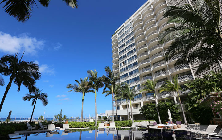 ハワイのホテルのプール