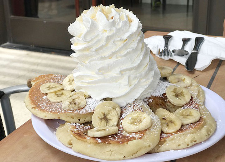 バナナホイップクリームパンケーキ