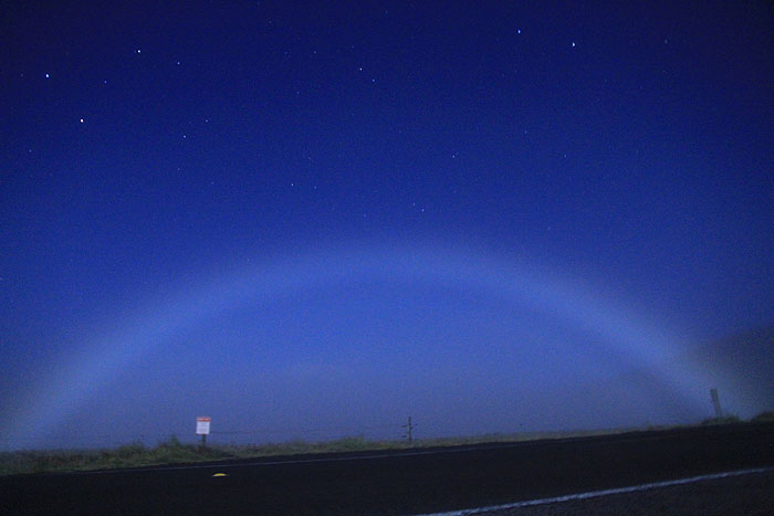 ハワイ島のムーンボウも 幸せを運んでくれるハワイの虹特集